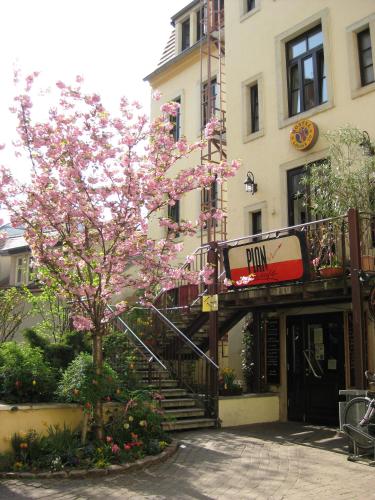 Το κτήριο όπου στεγάζεται  το hostel