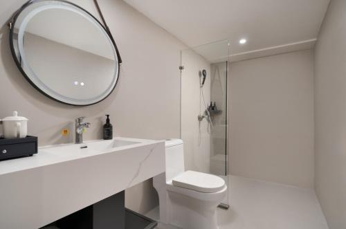 Ένα μπάνιο στο Unitour Hotel Chongqing Jiefangbei Pedestrian Street