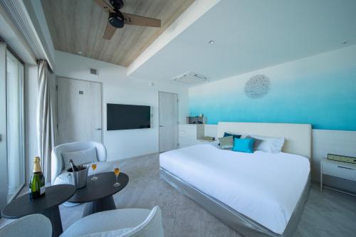 Giường trong phòng chung tại THE ZK West Coast