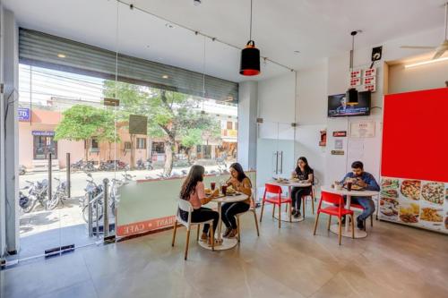 Επισκέπτες που μένουν στο FabHotel Grand Capitol