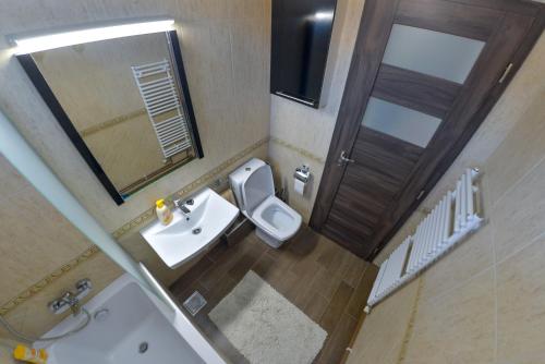 Phòng tắm tại ΛηΥα Apartment Sibiu
