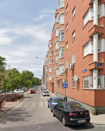 HABITACIÓN PRIVADA EN PISO a 10 minutos de Atocha