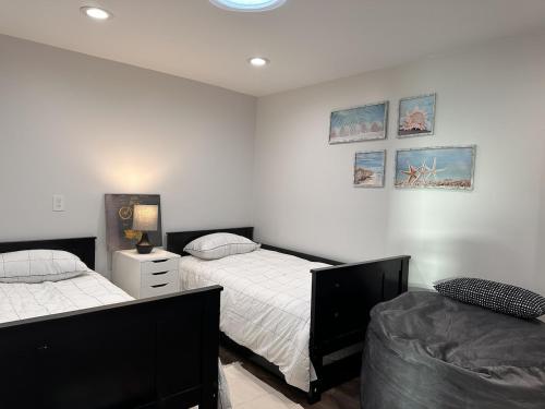 Una cama o camas en una habitación de Cozy Home near Beaches, LAX, SoFi, Intuit Dome,405