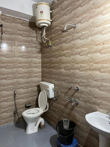 Ένα μπάνιο στο Hotel Red Rose