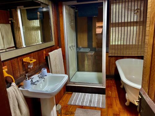 Ένα μπάνιο στο House 23 Ezulwini in Sodwana Bay Lodge