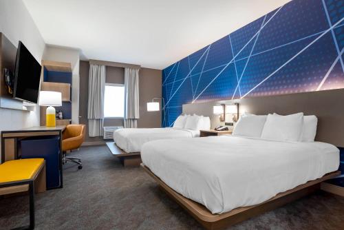 Кровать или кровати в номере Comfort Inn & Suites Orlando Sanford Airport