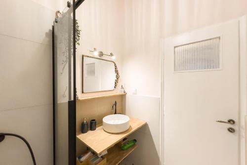 Radiant Apt near Lycabettus