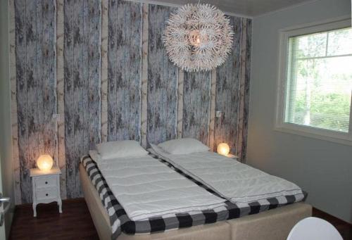 Ένα ή περισσότερα κρεβάτια σε δωμάτιο στο Koivikko