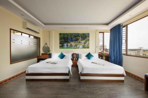 Ένα ή περισσότερα κρεβάτια σε δωμάτιο στο Viet Village Hotel