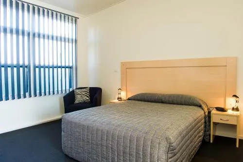 Cherry Blossom Motor Inn picture