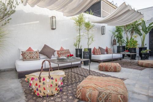 a living room filled with furniture and a couch at Riad Villa Wengé & Spa in Marrakesh