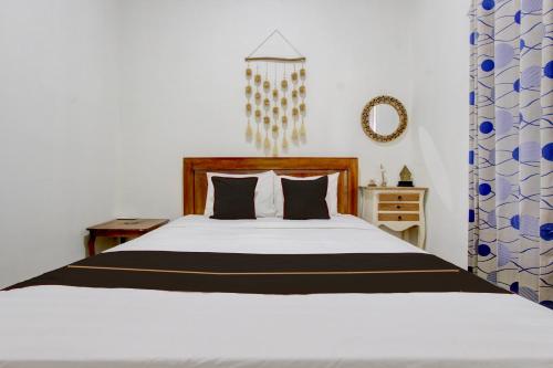 Ένα ή περισσότερα κρεβάτια σε δωμάτιο στο OYO 94851 Watulumpang 1 Guest House