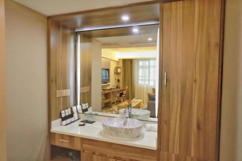 Ένα μπάνιο στο Borrman Hotel Zhenjiang Dashikou Suning Plaza