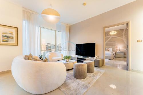 Full Yacht Harbour and Marina Canal Views, Walking Distance to Tram Station and Beach - Shemara W2, Dubai Marina by Deluxe Holiday Homes