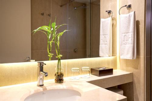 Un baño de NH Boulevard del Río Cali