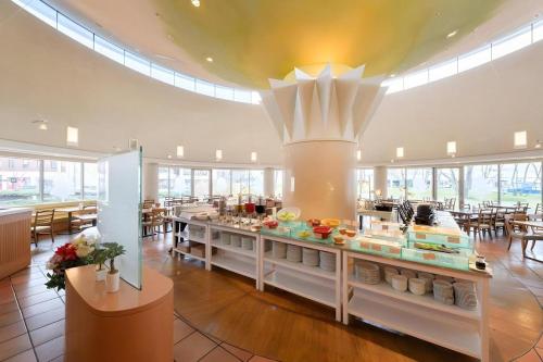 a restaurant with a buffet in the middle of a room at Grand Hotel New Oji in Ōjimachi