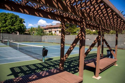 a wooden gazebo on a tennis court at Castle Kama'ole Sands in Wailea