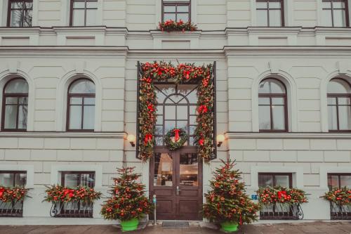 Moon Garden Old Town Hotel — Facade/entrance