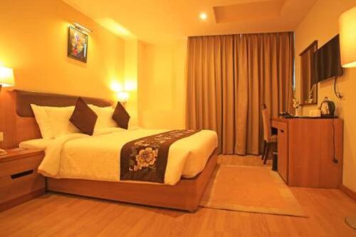 TV a/nebo společenská místnost v ubytování Hotel Mirage Regency