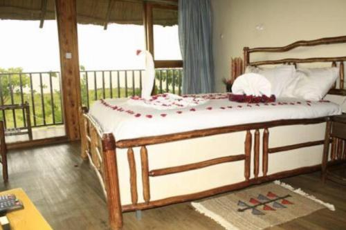 Una cama o camas en una habitación de Shimela Lodge