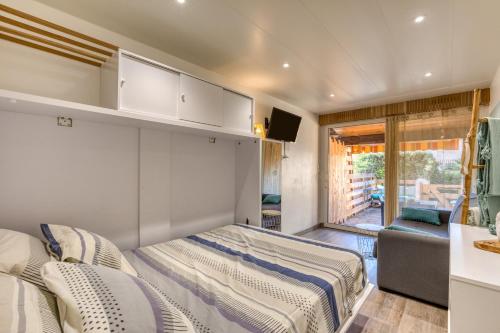 Una cama o camas en una habitación de Petit nid douillet