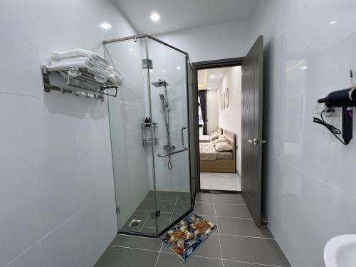 a bathroom with a shower with a glass door at Sua Chua in Phú Quốc