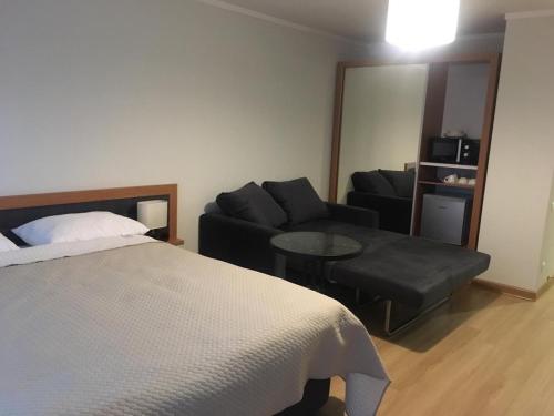 Uma cama ou camas num quarto em Family room Orbi Palase Deluxe