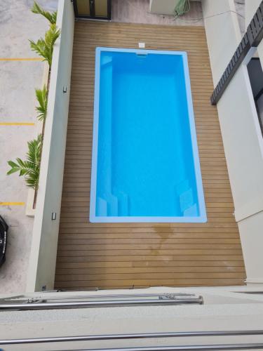 Bazén v ubytování Arc en ciel 2 nebo v jeho okolí