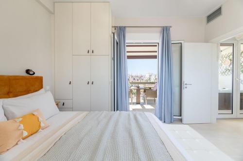 Athenian Sky Retreat Jacuzzi & Fresh Elegance