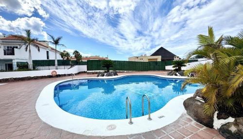 Huge Sunny Terrace & Pool by Deihu Experiences