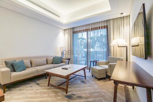 3BR Family Residence with Distant Sea View and Assistant Room, Just Minutes from Fujairah Pristine Beaches, The Address Fujairah Residences Block A, Fujairah by Deluxe Holiday Homes
