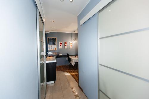 Et badeværelse på Maya's Flats & Resorts - Old Town Piwna