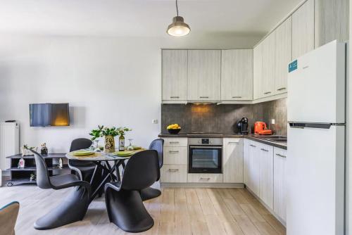 The Green Yard Apartment