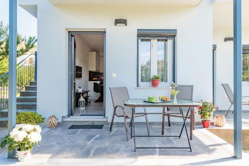 The Green Yard Apartment