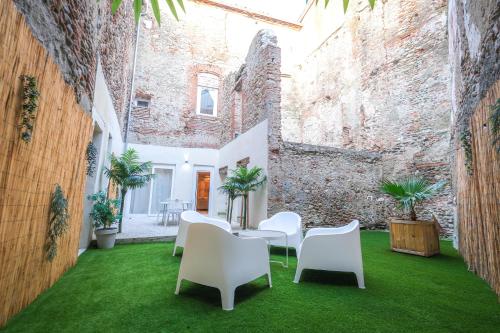 Χώρος καθιστικού στο Loveroom La Villa Lova avec spa privé et pièce secrète