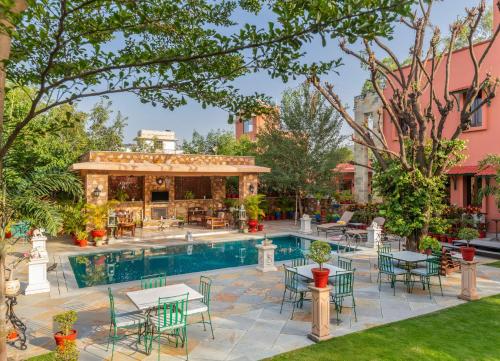 Hồ bơi trong/gần Bassi House - A Boutique Homestay