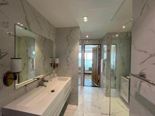 Ένα μπάνιο στο Walk-Inn Centaurus Hotel Apartments Islamabad