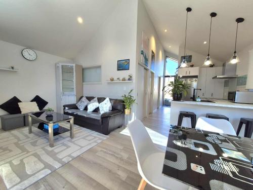 Kuchyň nebo kuchyňský kout v ubytování Amie's Charming Villa