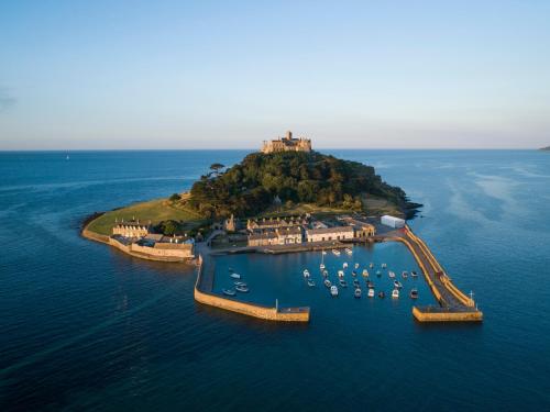 an island in the ocean with boats in the water at Landal Leycroft Valley in Perranzabuloe