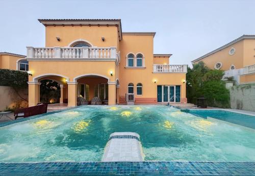 Royal private pool, Lux 7-bedroom villa on Marina