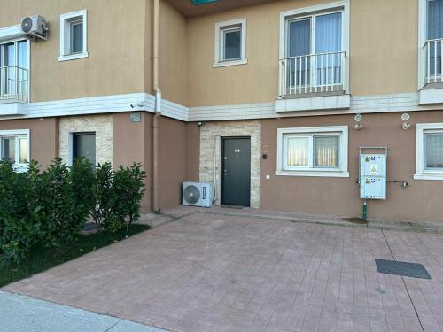 Bygningen som villaen ligger i