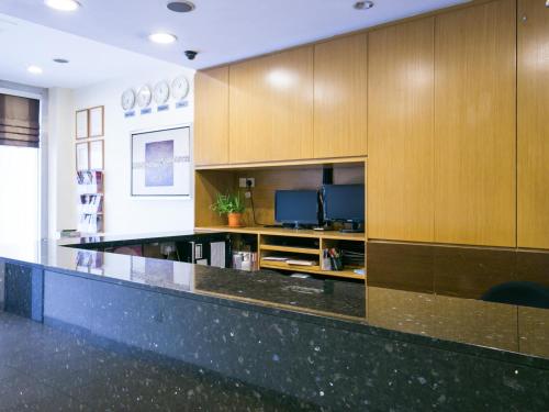 Televiisor ja/või meelelahutuskeskus majutusasutuses Hotel 81 Balestier