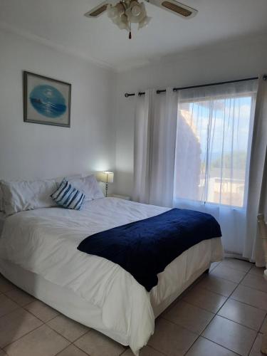 En eller flere senge i et værelse på 639 Palm Beach