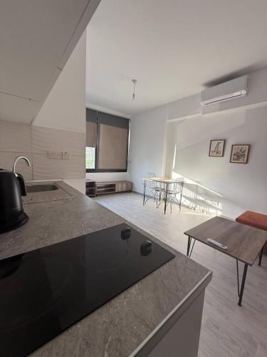 Ένα ή περισσότερα κρεβάτια σε δωμάτιο στο Cozy Getaway in Central Lefkoa