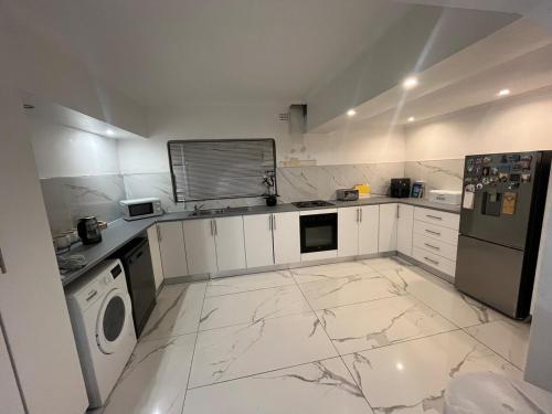 Φωτογραφία από το άλμπουμ του Large 3 bedroom house, close to Bayside Mall & Beach σε Cape Town