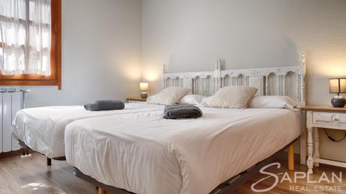 Postel nebo postele na pokoji v ubytování Saplan Real Estate SALARDÚ