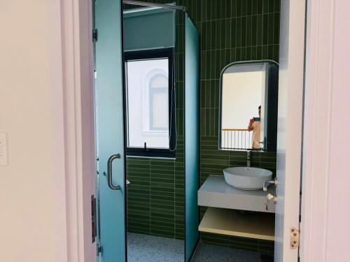 Koupelna v ubytování Biệt thự Hồ Tràm 3637