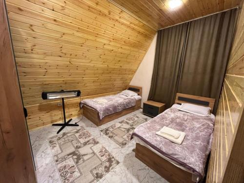 Ліжко або ліжка в номері Aura Frames