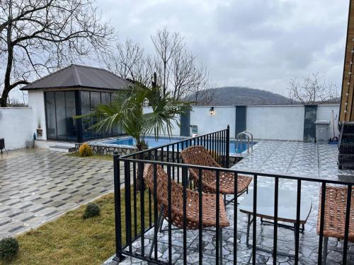 Dağ evi yakınında doğal manzara