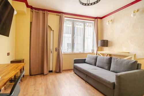 Renovated AC apartment 10 min to eiffel Tower